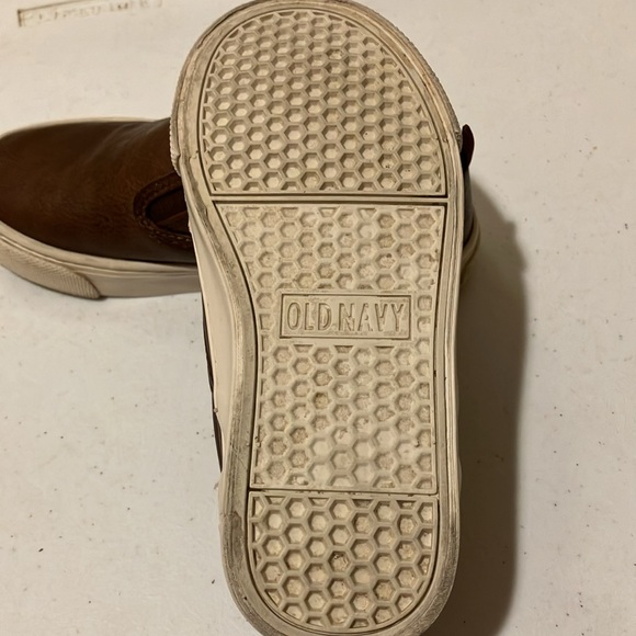 Very Good Boys 12 Old Navy Brown Slip on Shoes Lightly worn Elastic Inserts - Picture 6 of 8